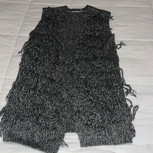Dex grey knit shaggy sweater vest size Small EUC!